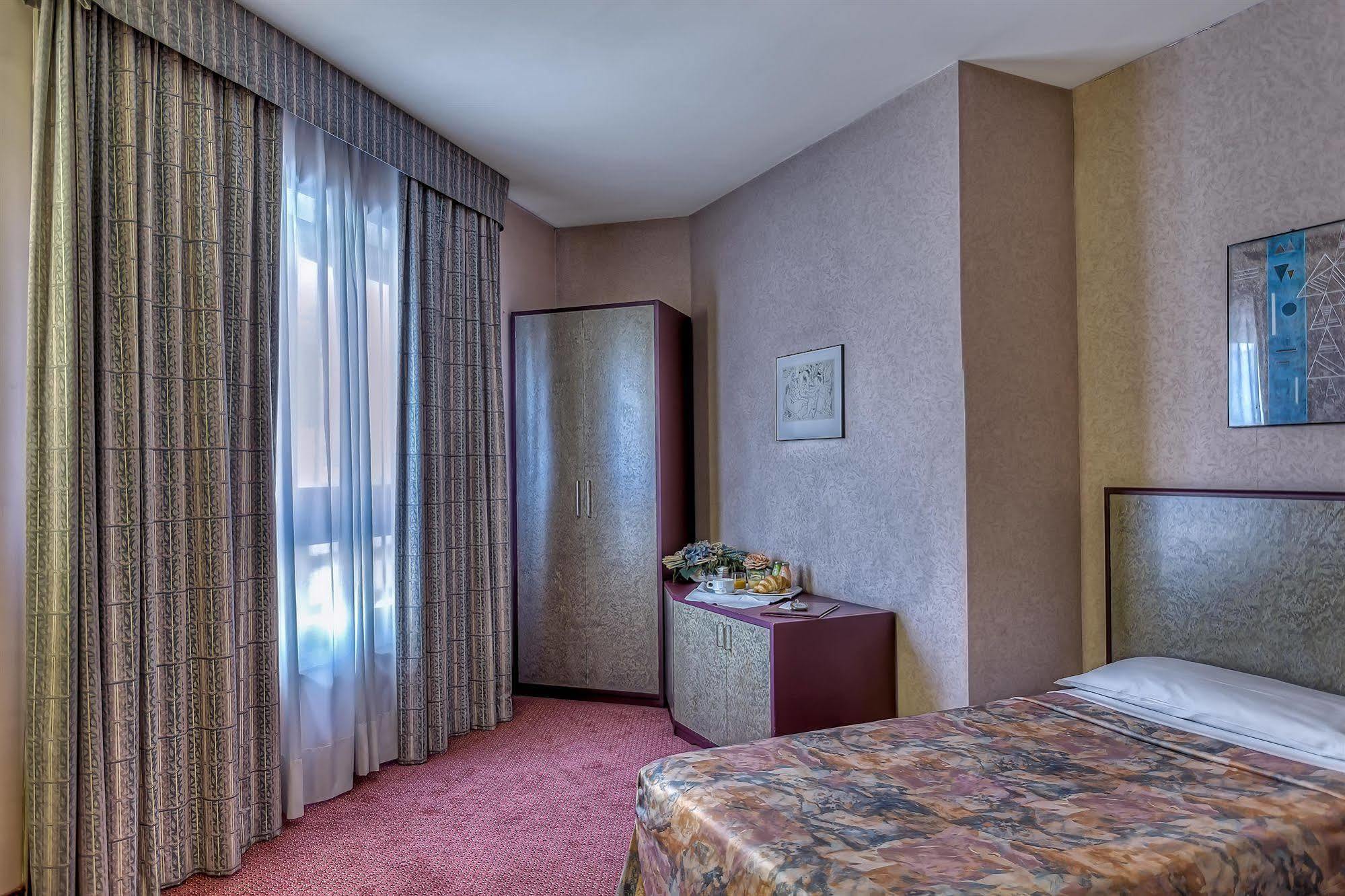 Gotha Hotel Turin Airport Ciriè Esterno foto