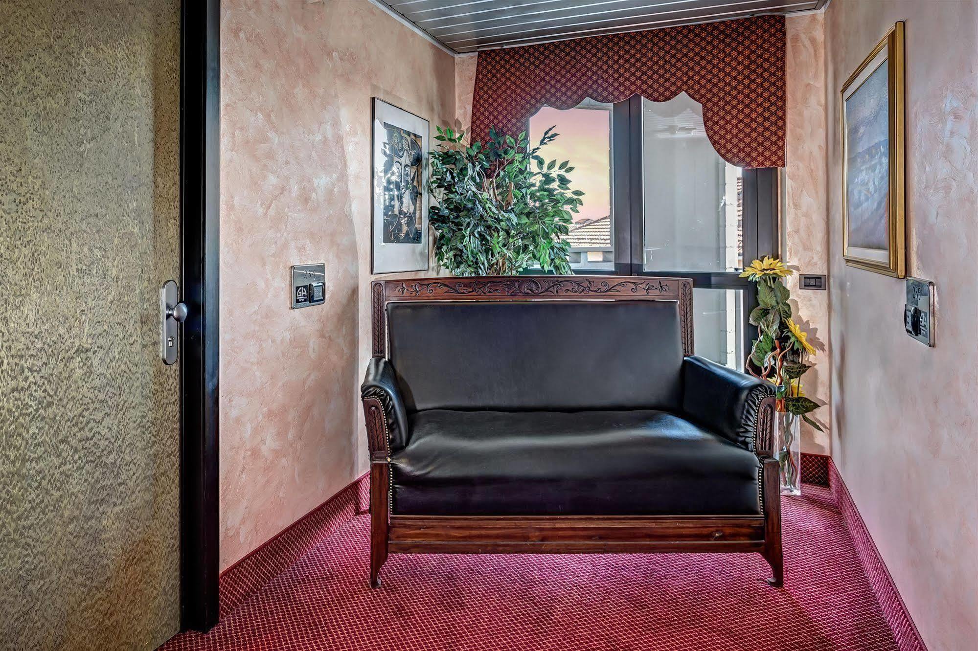 Gotha Hotel Turin Airport Ciriè Esterno foto